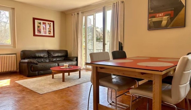 Cosy bright apartment, beautiful terrace + private parking