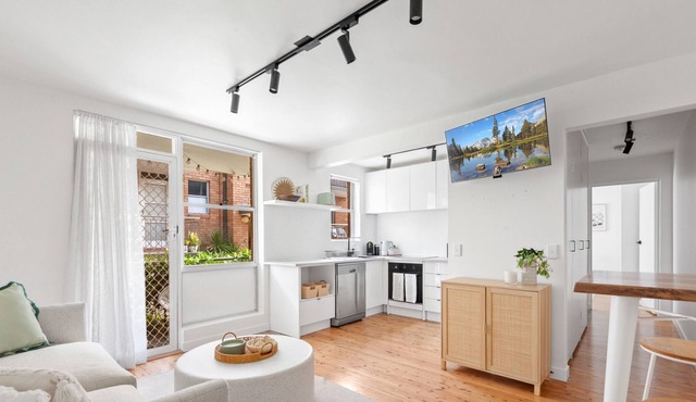 Cosy & Bright 1-Bed Apartment Close to the Beach