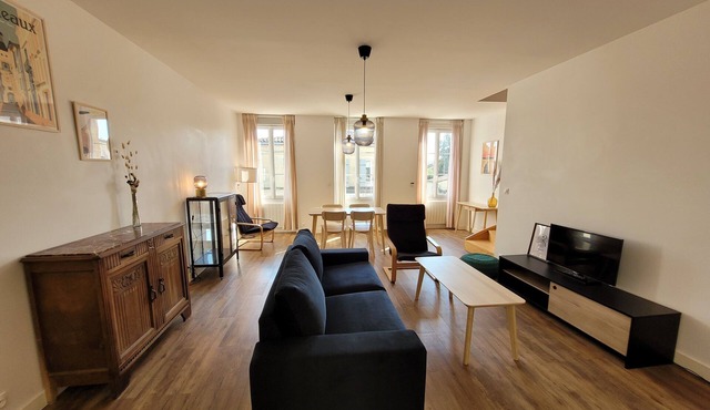 Cosy, bright duplex apartment Bordeaux/Vignoble/Plages Médocaines - Close to shops.