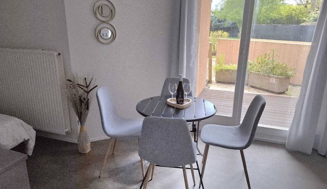 Cosy, bright 33m2 studio apartment, fully renovated, offering quiet comfort and high-speed Wi-Fi.