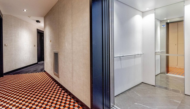 Cosy, bright new apartment ideal for living and working