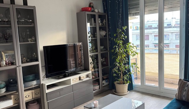 Cosy, bright T2 apartment with lovely view of Notre-Dame de la Garde.