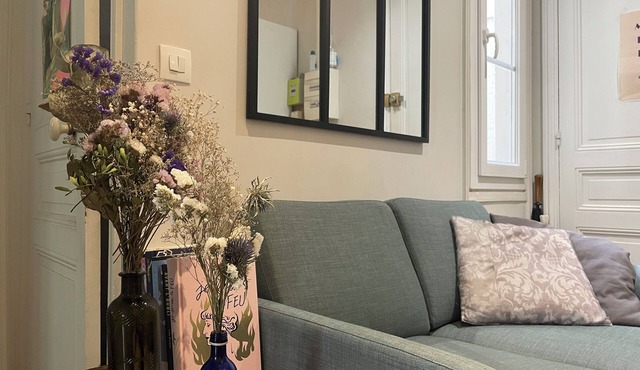 Cosy, bright, typical Parisian apartment. Just 10 minutes from the center of Paris!