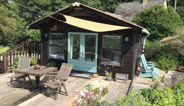Cosy country cabin with scenic views and close to Dorset's beautiful coast.