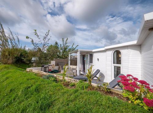 Cosy Cabin for Two with Lovely Countryside Views, Near Kingsbridge