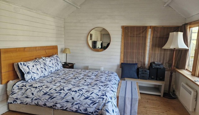 Cosy cabin in Corsham