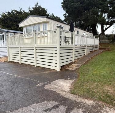 Cosy cabin in Milford on Sea Full Passes included