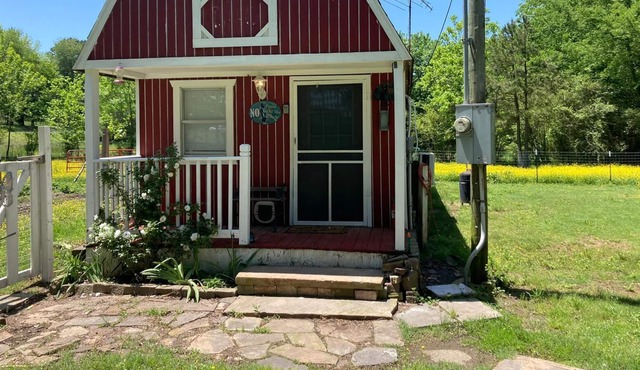 Cosy cabin in Paris, Arkansas, a short drive from Magazine mountain