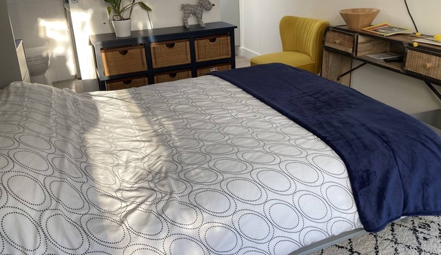 Cosy cabin near city, sea and countryside