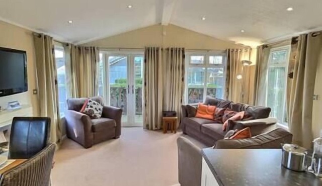 Cosy Cabin near Lake