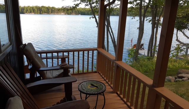 Cosy cabin steps from the lake