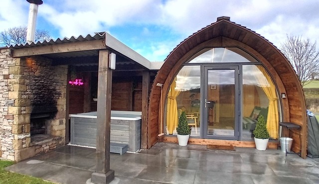 Cosy Cabin with Amazing Views and Relaxing Hot Tub