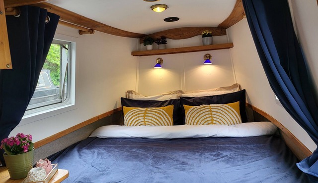 Cosy Canal Boat in Little Venice for Family & Friends