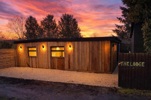 Cosy Canal-side lodge with log burner
