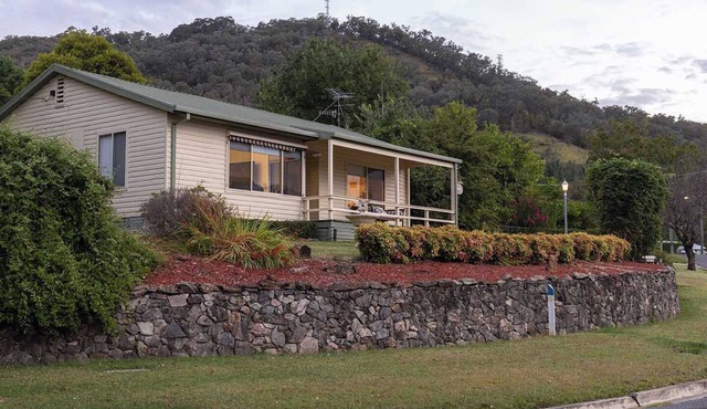 Cosy Candlewick Cottage | A Mount Beauty Delight