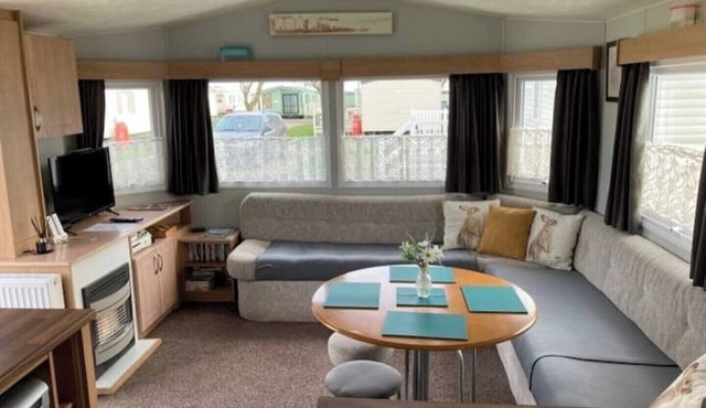 Cosy Caravan Just 5 min Walk to the Beach