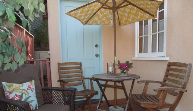Cosy Carriage House below The Hollywood Sign