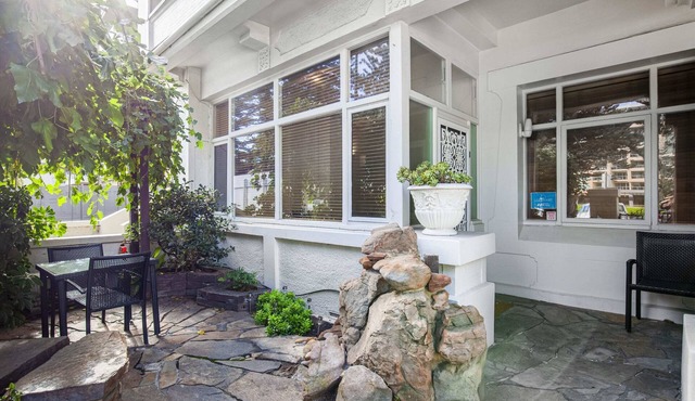 Cosy Central Glenelg | Park Views