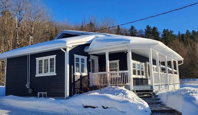 Cosy chalet between forest and lake