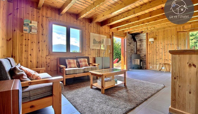 Cosy Chalet Cassiopée in the center of the resort