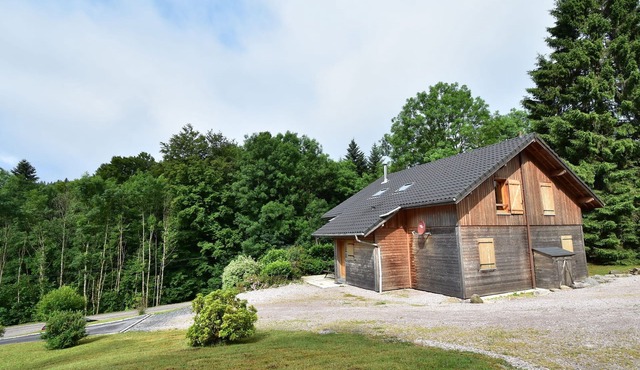 Cosy chalet in Liézey with countryside views
