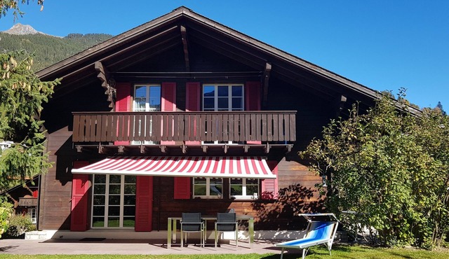 Cosy Chalet with big garden and mountain view, garage/Free WIFI