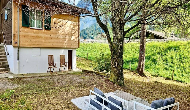 Cosy chalet with garden