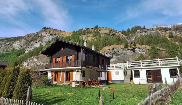 Cosy chalet with stunning views directly on cross-country skiing track