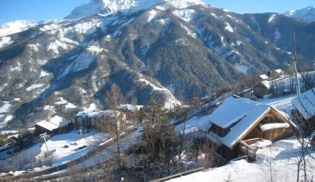 Cosy chalet with terrace 2 minutes from the ski lifts
