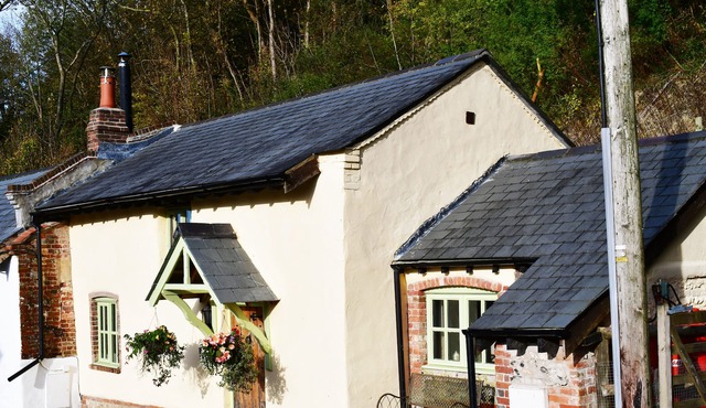 Cosy Character Holiday Cottage in Dorset Village