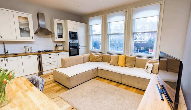 Cosy Chelsea 2 bed pad