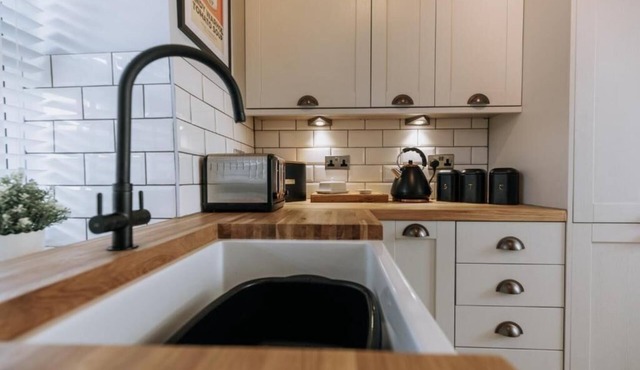 Cosy church view cottage in the heart of the Village