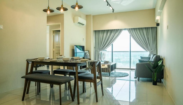 Cosy City-View Suite in Town