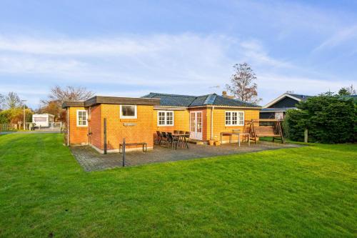 Cosy Classic Holiday Cottage With A Large Natural Plot And Lovely Terrace Close To The Family-Friendly Grenaa Beach, Forest, Dunes And Local