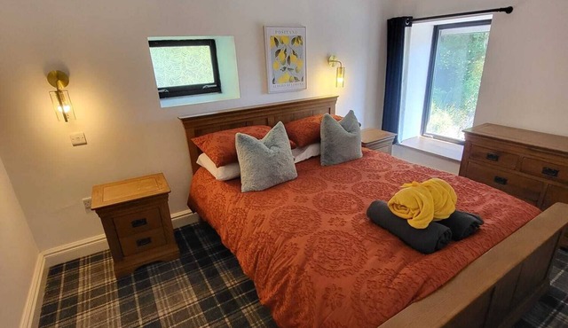 Cosy Coach House next to the beach InnellannLog Burner