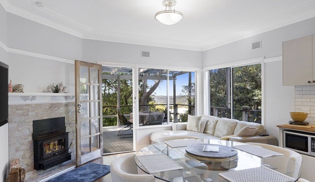 Cosy coastal cottage with AC and walking distance to beach