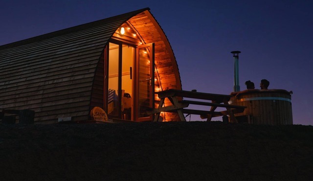 Cosy Coastal Cabin with Wood Fired Hot Tub
