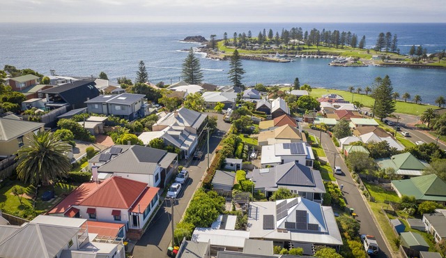 Cosy coastal cottage