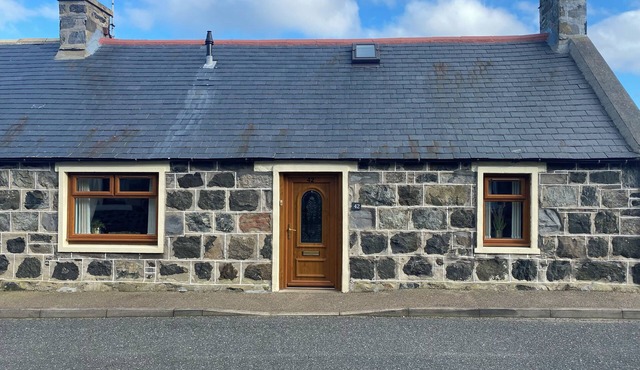 Cosy coastal cottage in Portsoy, Scotland with beautiful sea views