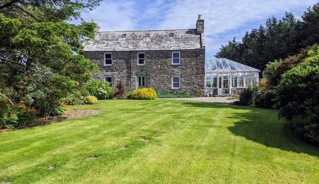 Cosy, Coastal Retreat with Large Garden and Epic Sun Room