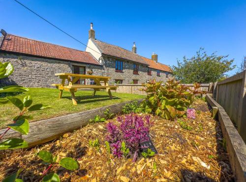 Cosy Coastal Retreat-Dog Friendly