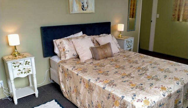 Cosy comfortable, peaceful retreat, 30 mins from Christchurch Airport