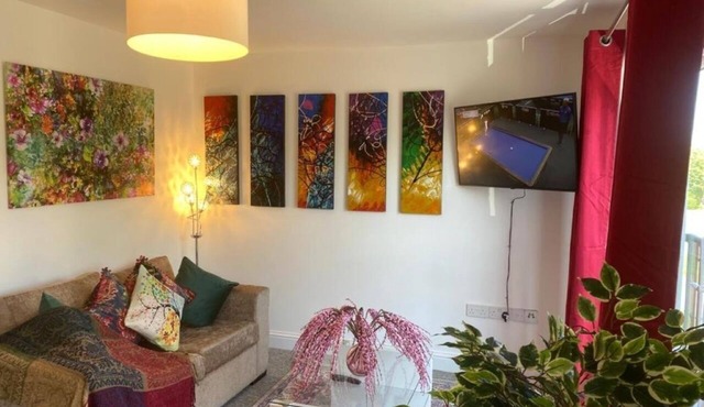 Cosy & Contemporary 4BDR Chesterton House w High Speed WIFI,Gardern & Parking