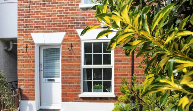 Cosy✔Conv✔Quiet✔Fast-WiFi✔Patio✔Pets✔Train✔Fab-Pub✔