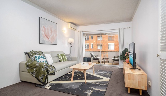 Cosy & Convenient Place with Free Parking in Inner West Area