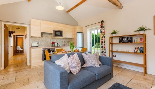 Cosy converted barn, luxury indoor heated pool tennis courts and close to north Norfolk beaches.