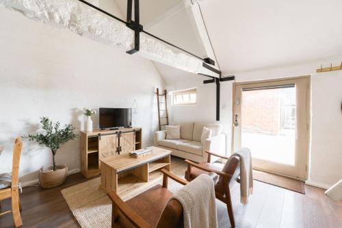 Cosy Cotswolds Cottage Farm Stay - Shepherds Rest