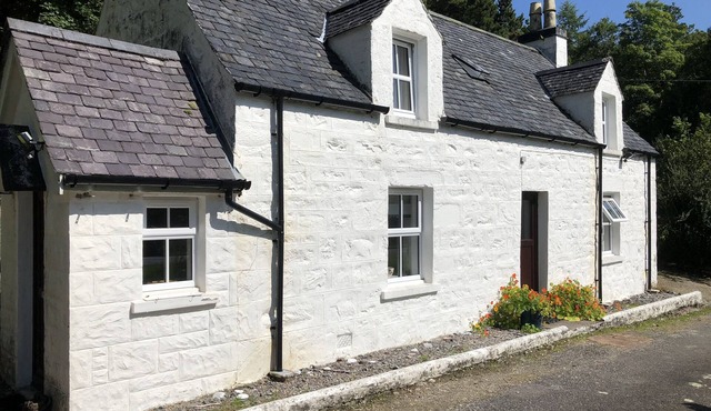 Cosy cottage, ideally located for exploring Skye and Lochalsh