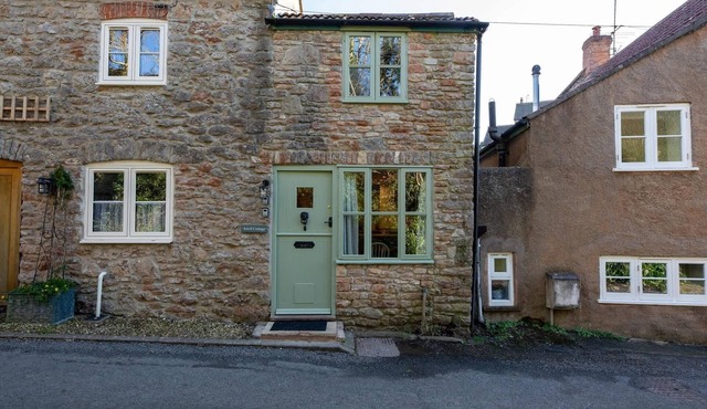 Cosy Cottage in the Mendip Hills, Private Parking