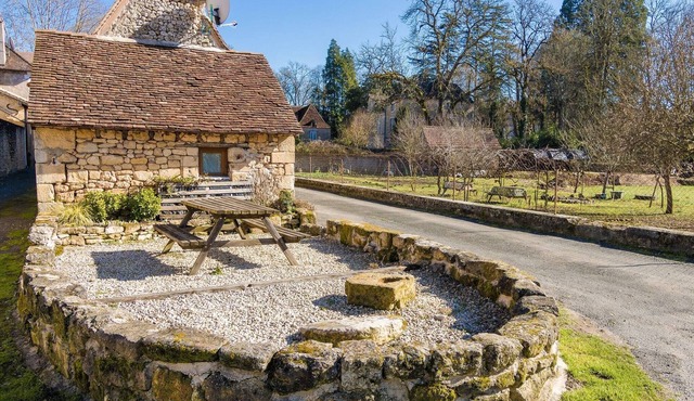 Cosy cottage with garden